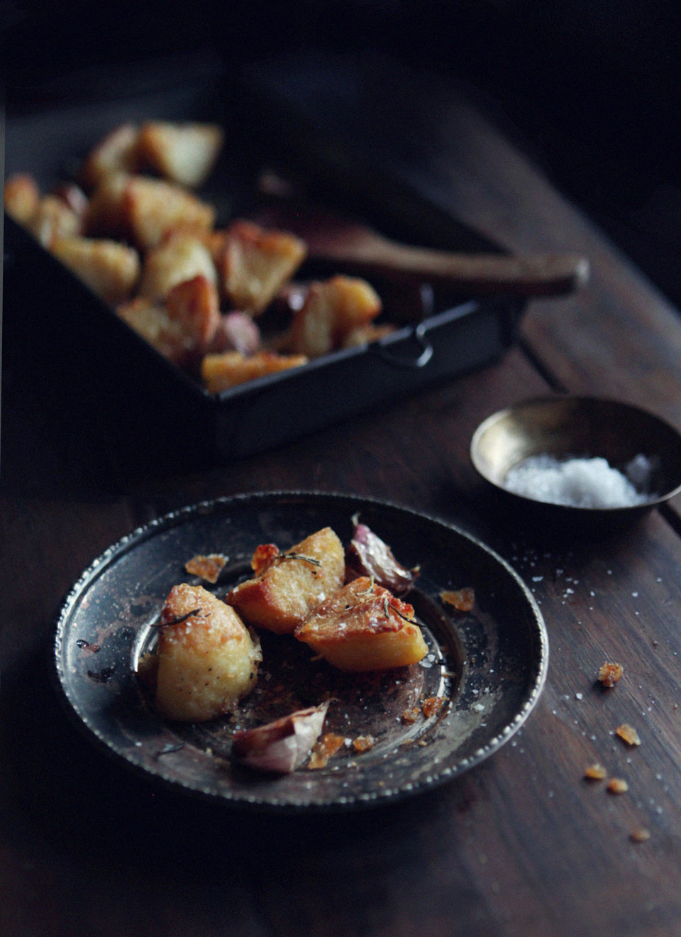 Roast-Potatoes-with-Rosemary-and-garlic-2